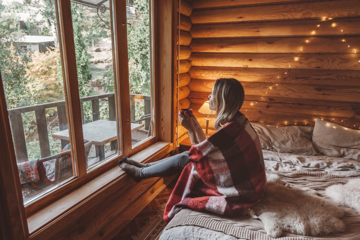 Cozy Cabins & Vintage Vibes: Unwind In These 4 California Hideaways This Winter